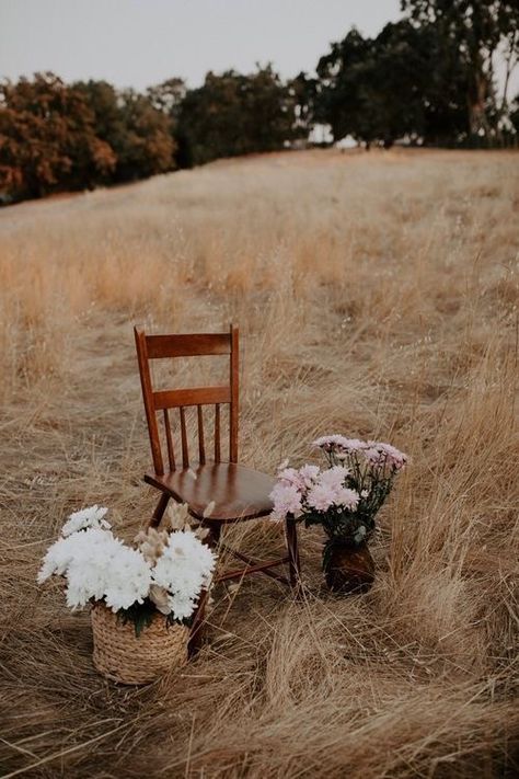 Dreamy Field, Photography Set Up, Outdoor Backdrops, Romantic Picnic, Picnic Engagement, Mini Photo Sessions, Mommy And Me Photo Shoot, Photoshoot Backdrops, Photography Mini Sessions