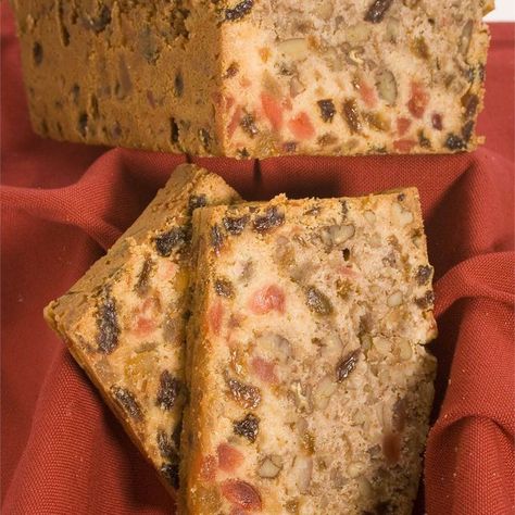 White Fruitcake Recipe, White Fruit Cake, Christmas Breads, Fruit Cake Recipe, Sweets Ideas, Homemade Toffee, White Fruit, Fresh Fruit Recipes, Holiday Sweets