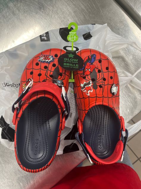 Cool Crocs, Spiderman Outfit, Spiderman Gifts, Crocs Fashion, Fly Shoes, Trendy Shoes Sneakers, Pretty Shoes Sneakers, Shoes Outfit Fashion, Stylish Summer Outfits