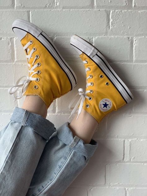 Yellow Converse Aesthetic, Light Yellow Converse, Converse Yellow, Yellow Converse, Converse Aesthetic, Dr Shoes, Classy Shoes, Cute Sneakers, Outfits With Converse