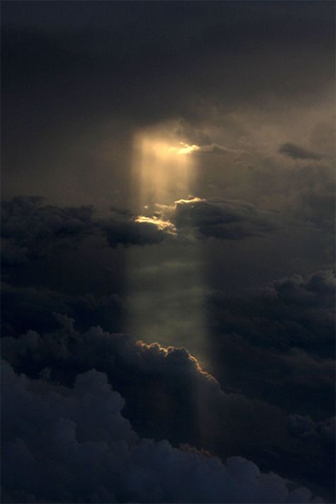 Heavenly Light Aesthetic, Ray Of Sunshine Aesthetic, Wallpaper Sky, A Ray Of Sunshine, Dark Clouds, Ray Of Sunshine, Sky And Clouds, Beautiful Sky, Nature Aesthetic