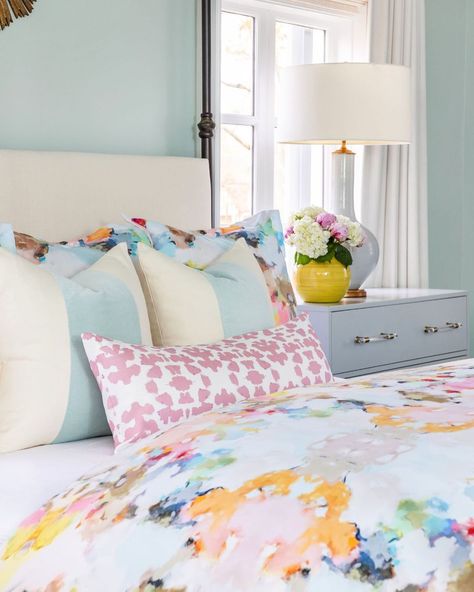 Laura Park | Laura Park Designs on Instagram: “Hitting snooze this Sunday 😴 Sundays call for refreshing and renewing. Making your #bed is an essential part of that! Design a bed that…” Laura Park Designs, Laura Park, Colorful Duvet Covers, Room 2023, Colorful Cottage, Patterned Duvet, College House, Bed Scarf, Rose Pillow