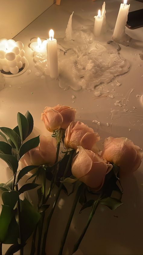 Cecilia Core, Alyssa Core, Feminine Wallpaper, Candles Flowers, Vintage Flowers Wallpaper, Rose Flower Wallpaper, Red Rose Bouquet, Dream Aesthetic, Candle Aesthetic