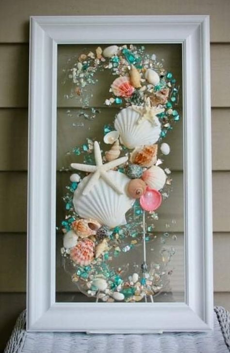 Shell Window Sea Glass Window Art, Beach Themed Crafts, Seashell Wall Art, Seashell Projects, Summer Deco, Glass Window Art, Shell Crafts Diy, Glass Art Projects, Beach Glass Art