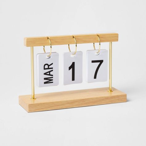 Desk calendar design