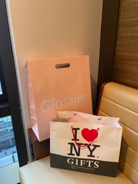 glossier and i love new york haul! Glossier Store Nyc, New York Glossier, Glossier New York, Shopping New York, New York Shopping, Summer In Nyc, Shopping Aesthetic, I Love New York, Nyc Baby