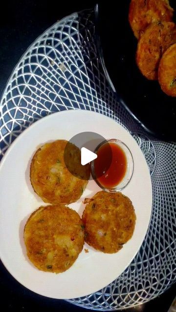 KITCHEN _HUB on Instagram: "Aloo bread ki Recipe | Aloo Bread ka Snack | #aloobreadrecipe #aloobreadnashta #breadalookirecipe #kitchenhub #shortsrecipe #reel #trendinding #shortrecipe" Aloo Baingan Recipe Punjabi, Aloo Chokha Recipe, Aloo Posto Recipe, Aloo Paratha Recipe Hebbars Kitchen, Bengali Aloo Bhaja, Short Recipes, Bread Recipe, Bread, Snacks