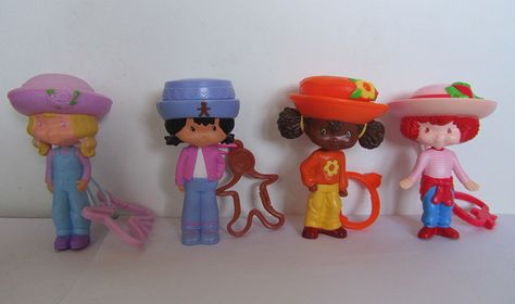 Strawberry Shortcake McDonald's Happy Meal Toys Y2k Zine, Mcdonald Land, Strawberry Shortcake Toys, Nostalgia Ultra, 2000s Toys, 2010s Nostalgia, Childhood Memories 90s, Nostalgia Aesthetic, Childhood Memories 2000