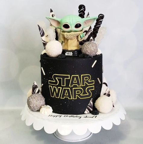 Star Wars Torte, Yoda Cake Topper, Yoda Cake, Star Wars Birthday Cake, Star Wars Cupcakes, Galaxy Cake, Star Wars Cake, Star Wars Birthday Party, Birthday Star