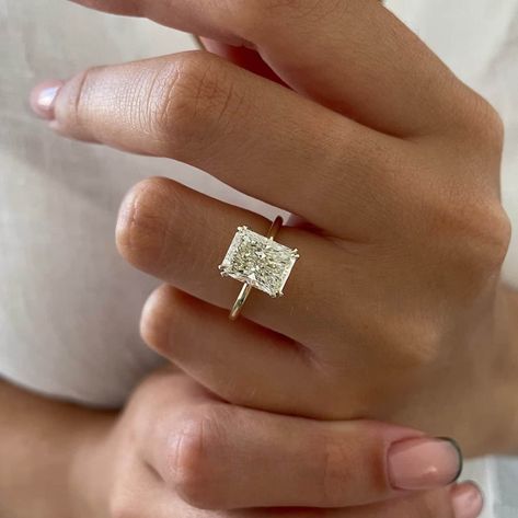 3 CT Elongated Radiant Cut Moissanite Ring-Colorless Radiant Ring-Dainty Proposal Ring-14k Solid Gold-Double Claw Prongs-Lovely Wedding Gift ❤ ITEM DETAILS:- ✦ Brand: The American Gold House (TAGH) ✦ Handmade, high-quality item! ✦ Material: Solid 10K/14K/18K Gold, 950 Platinum and 925 Sterling Silver ✦ Diamond Type: Moissanite Diamond ✦ Diamond Cut: 10x6.5 MM Elongated Radiant ✦ Diamond Weight: 3.0 CT Radiant ✦ Main Stone Color: Colorless ✦ Width of Band: 1.6 MM (Bottom) ✦ Diamond Clarity: VVS/VS ------------------------------------------------------------------------------ 💎 Moissanite VS Diamond 💎 ------------------------------------------------------------------------------ 👉 Moissanite Maintain Their Clarity & Sparkle Throughout A Lifetime Just Like A Diamond. 👉Moissanites Are Actu Rectangle White Gold Engagement Ring, Radiant Ring Gold Band, Double Claw Prong Engagement Ring Radiant, Double Prong Radiant Engagement Ring, Engagement Rings Gold Rectangle, Rectangle Engagement Rings, Radiant Cut Moissanite Ring, Wedding Gift Items, Radiant Ring