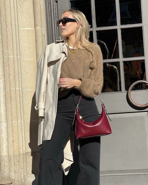 Sophistication personified. The Blake shoulder bag in bordeaux is as effortlessly chic as it gets on @styleelyst ♥️ Burgundy Handbag Outfit, Maroon Bag Outfit, Burgundy Shoulder Bag, Burgundy Purse Outfit, Burgundy Bag Outfit, Baguette Bag Outfit, Bucket Bags Outfit, Red Bag Outfit, Maroon Bag