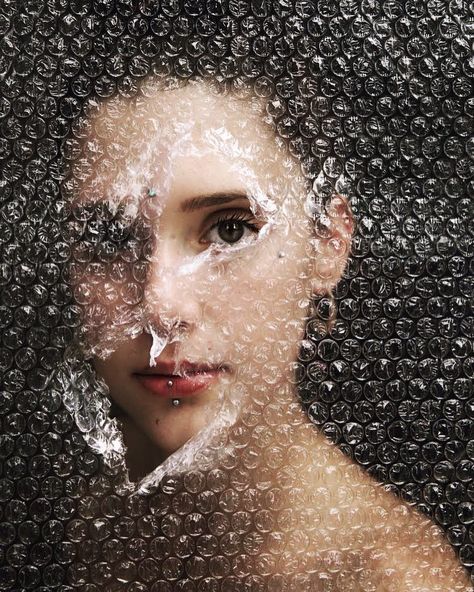 Bubble wrap creative photography ideas and inspiration / from @worduuup #art collection Distortion Photography, A Level Photography, Photographie Portrait Inspiration, Self Portrait Photography, Creative Portrait Photography, Foto Tips, Conceptual Photography, Trik Fotografi, Plastic Wrap