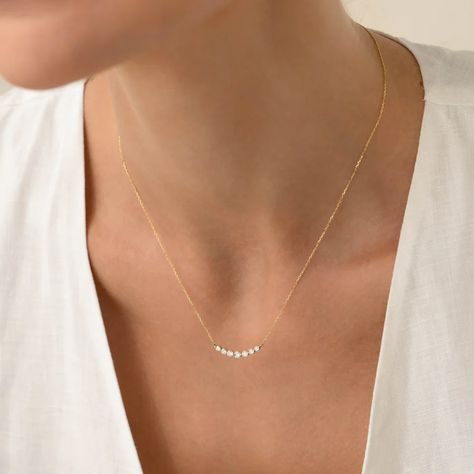 Graduated Diamond Necklace 14k Gold - Caterina | Linjer Jewelry Necklace Everyday, Curved Bar, Layered Necklaces Silver, Jewelry Bridesmaid, Necklace Simple, Solid Gold Jewelry, Layering Necklace, American Diamond, Simple Necklace