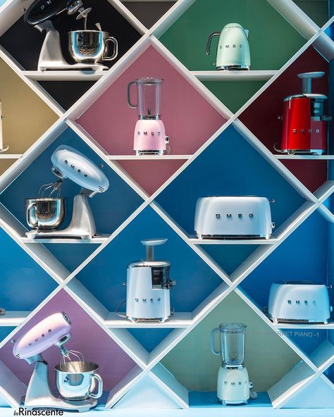 LA RINASCENTE, Milan, Italy, "Proudly On Display", by SMEG, pinned by Ton van der Veer Electronics Store Design, Mobile Shop Design, Electrical Shop, Store Kitchen Appliances, Home Appliance Store, Domestic Appliances, Showroom Interior Design, Store Interiors, Electronic Shop