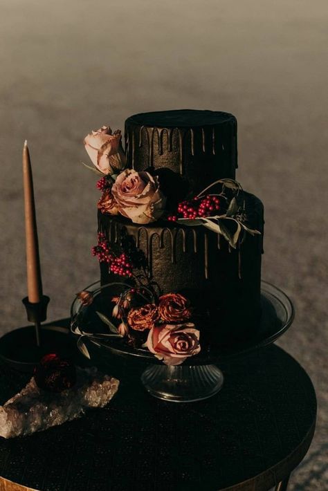 Gothic Wedding Cake, Gothic Cake, Halloween Wedding Cakes, Dark Wedding Theme, Cake With Flowers, Black Cake, Black Wedding Cakes, Wedding Cakes Blue, Goth Wedding