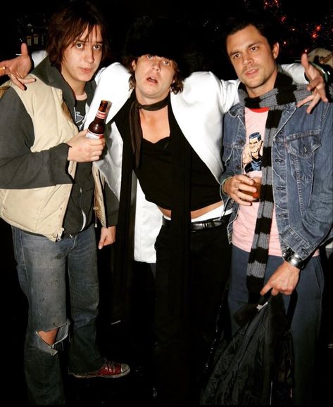 Indie Sleaze Outfits, Mens Club Outfit, Johnny Knoxville, Spin Magazine, Clubbing Outfit, New Americana, Music Concerts, Julian Casablancas, Indie Sleaze