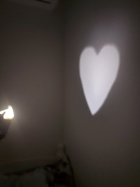 Flash Light Aesthetic, Science Light, Shadow Heart, Valentines Week, Hearts Decor, Y2k Female, Valentines Shoot, Heart Shadow, Light Science