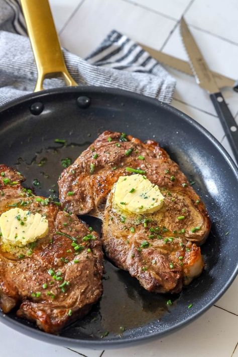 Rib Eye Steak Recipes Pan, Pan Cooked Steak, Steak Recipes Pan, Tri Tip Steak Recipes, Steak Recipes Pan Seared, Easy Steak Dinner, Pan Fry Steak, Prime Rib Steak, Rib Eye Recipes