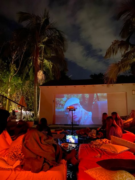 Halloween Outdoor Movie Night, Movie Night Outside, Bachelorette Slumber Parties, Halloween Movie Night Party, Backyard Movie Night Party, Backyard Halloween Party, Outside Movie, Summer Camp Aesthetic, Camp Aesthetic