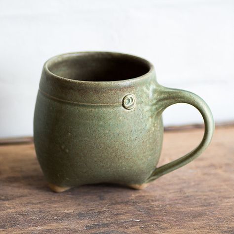 Interesting Mug Shapes, Tripod Mug Pottery, Unique Pottery Ideas, Etsy Inspiration, Earthy Green, Matte Green, Drinking Vessels, Slab Pottery, Clay Mugs