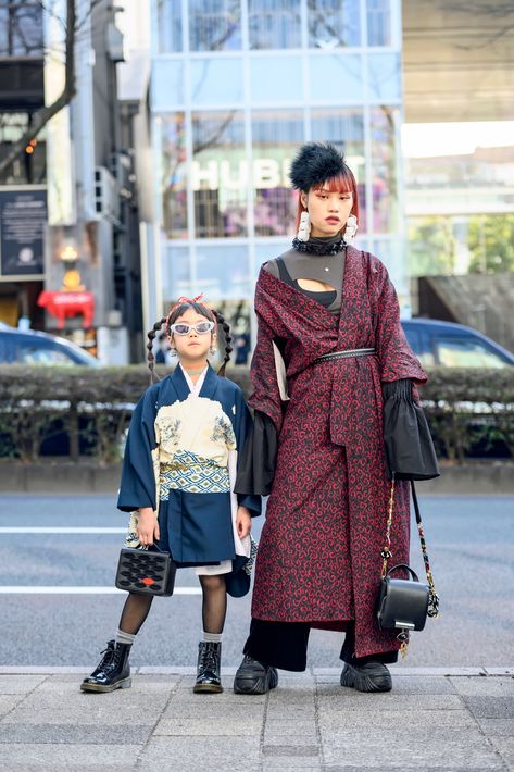 Style has no age limit. At #TokyoFashionWeek even the youngest style stars were out in full force. Kimono Street Style, Tokyo Fashion Week Street Styles, Moda Kimono, Japan Fashion Street, Estilo Harajuku, Tokyo Fashion Week, Tokyo Street Style, Fashion Days, The Best Street Style