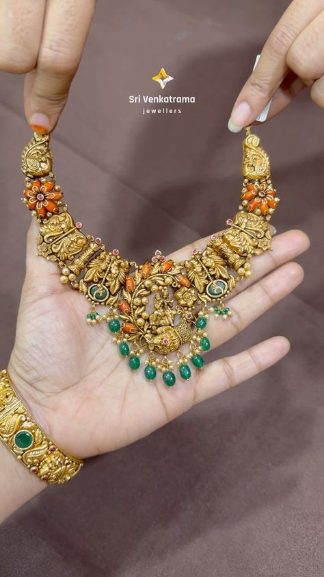 Gold Nakshi Work Necklace Set From 'Sri Venkatrama Jewellers' • South India Jewels Nakshi Jewellery Necklaces, Nakshi Necklace Designs, Nakshi Design, Nakshi Jewellery, Antique Pearl Necklace, Antique Necklace Gold, Work Necklaces, Pearl Necklace Set, Bride Jewelry