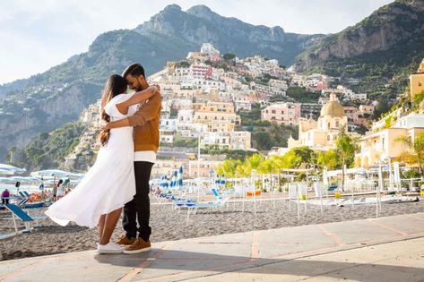 Engagement photoshoot in Positano | Amalfi Coast. Image by the Andrea Matone photography studio: https://www.andreamatone.com/ #photographeramalfi #amalfiphotographer #photographerpositano #positanophotographer Positano Engagement, Italy Engagement Photos, Wedding Positano, Italy Engagement, Positano Wedding, Amalfi Coast Wedding, Surprise Wedding, Positano Italy, Coast Wedding