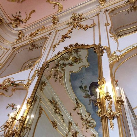 Niya Core, Cool Mansions, Aphrodite Aesthetic, Royal Core, Horses Theme, Baroque Art, Angel Aesthetic, Baroque Architecture, Antique Interior