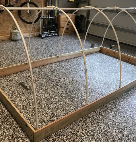 Pvc Chicken Run Diy, Diy Chicken Pen Cheap, Arched Chicken Run, Chicken Run Extension Diy, Rabbit Hoop House, Hoop Run For Chickens, Diy Movable Chicken Run, Hoop Chicken Tractor, Hoop House Chicken Run