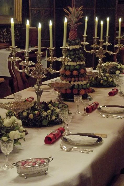 Victorian Dining Victorian Decorations Party, Victorian Dinner Party Aesthetic, Gothic Dinner Party Victorian Halloween, Victorian Era Birthday Party, Gothic Victorian Party Decor, Victorian Party Theme Table Settings, Dark Academia Bday Party, Victorian Party Ideas, Victorian Birthday Theme