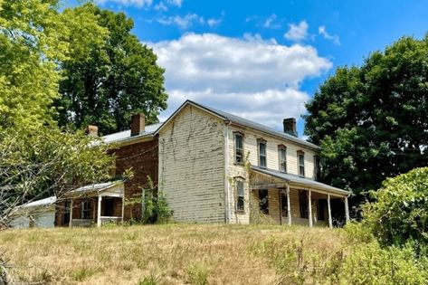 c.1850 West Virginia Farmhouse For Sale $65K - Old Houses Under $100K Old Farmhouses, Virginia Farmhouse, Cheap Houses, Farm Houses, Old Houses For Sale, Bungalows For Sale, Old Farm Houses, Starter Home, Historic Preservation