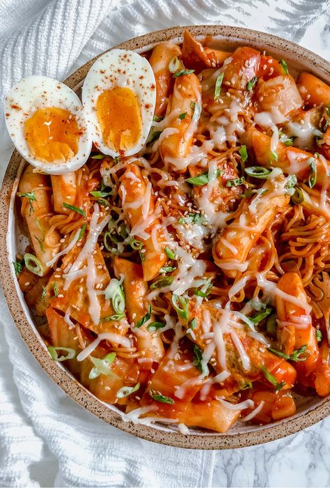 Tteokbokki Ramen, Tteokbokki Recipe, Korean Street Food, Yummy Comfort Food, Korean Street, Spicy Sauce, Food Goals, Cooking Skills, Rice Cakes