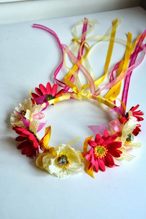 15 Ribbon Crafts that will Make You Swoon! Flower Crown Tutorial, Ribbon Crown, Crown Diy, Dreamy Flowers, Crown Aesthetic, Diy Flower Crown, Diy Flores, Wax Flower, Fairy Crown