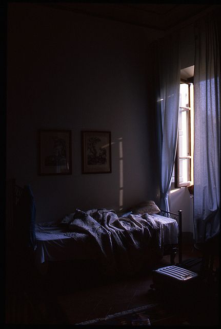 Light filtering through the window. A bed that speaks of events that transpired in the night. Wammy's House, Cinema Design, Window Light, Through The Window, Dark Room, Aesthetic Bedroom, Morning Light, Light And Shadow, Interior And Exterior