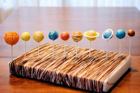 Cake Pop Ideas, Solar System Cake, Planet Cake, Galaxy Cake, Pop Ideas, Outer Space Party, Baby Cooking, Science Space, Outer Space Birthday