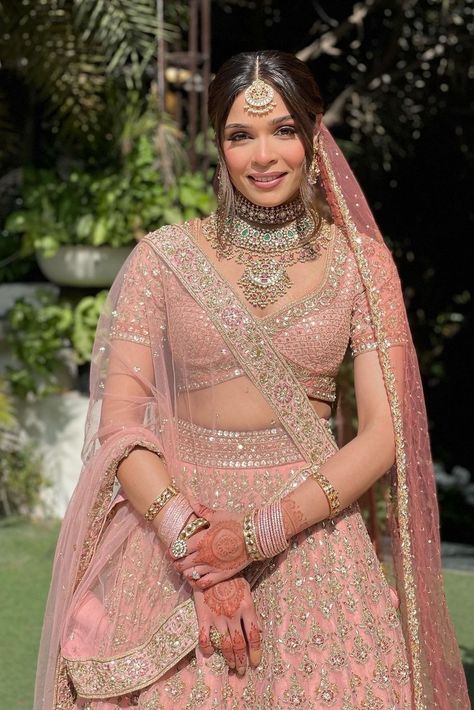 Pink Wedding Lengha Bridal Lehenga, Wedding Pink Lehenga, Bridal Lehnga Unique Light Colour, Pale Pink Bridal Lehenga, Bridal Makeup For Pink Lehenga, Pink Bridal Lehngas, Bridal Lehenga Designs Latest Pink, Light Pink Lehenga Color Combos, Dusty Rose Lehenga Bridal