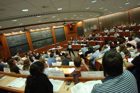 Professor Offers Best Advice for College Freshmen Harvard Mba, Wharton Business School, College Freshman Advice, College Classroom, Importance Of Time Management, The Dictator, Vocational School, Harvard Law School, Trade School