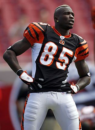 ocho-cinco Celebrities, Sports, Ocho Cinco, Nfl Players, Male Physique, Cincinnati, Nfl, Sports Jersey, Account Suspended