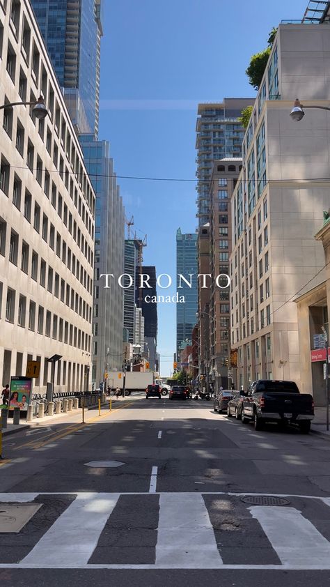 Street of Toronto canada Canada Aesthetic Picture, Toronto Canada Streets, Live In Canada Aesthetic, Canada Aesthetic Toronto, Canada Lifestyle Aesthetic, Toronto Canada Wallpaper, Canada Astethic, Uoft Toronto Aesthetic, Canada Streets