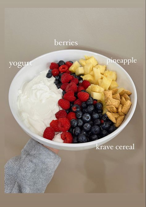 Aesthetic Fruit Bowl, Healthy Yogurt Breakfast, Yoghurt Bowl, Aesthetic Fruit, Aesthetic Breakfast, Yogurt Breakfast, Meals Ideas, Healthy Yogurt, Fruit Yogurt