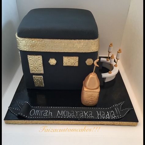 Hajj cake! By faizacustomcakes!!!❤️❤️ Hajj Cake, Eid Cakes, Eid Cake, Hajj Mubarak, Bee Birthday Party, Islamic Kids Activities, Cake Packaging, Ramadan Crafts, Cake Boss