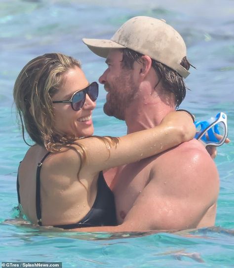 Chris And Elsa, Chris Hemsworth Wife, Chris Hemsworth And Elsa Pataky, Ibiza Beach, Elsa Pataky, Chris Hemsworth, Celebrity Couples, Fitness Model, Male Models