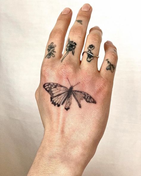 50+ Butterfly Tattoos for Women and Men: Meaning & Symbolism Butterfly Tattoo Ideas, Butterfly Tattoos On Arm, Unique Butterfly Tattoos, Tato Henna, Finger Tattoo Designs, Hand Tats, Handpoke Tattoo, Butterfly Tattoos, Aesthetic Tattoo