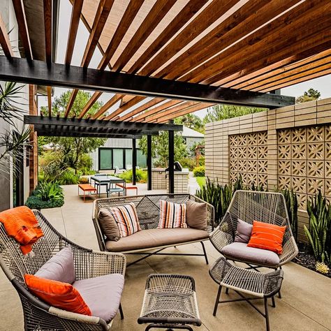 75 Beautiful Mid-Century Modern Patio with a Fireplace Pictures & Ideas - September, 2021 | Houzz Midcentury Patio, Mid Century Modern Patio, New Patio Ideas, Patio Pictures, Pergola Pictures, Concrete Patios, Patio Pergola, Outdoor Remodel, Wood Pergola