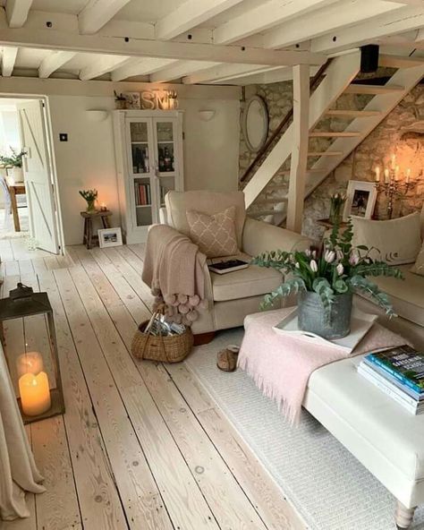 Cottage Living Rooms, Cottage Interiors, Wooden Floor, Cottage Living, A Living Room, 인테리어 디자인, House Inspiration, My Dream Home, Cozy House