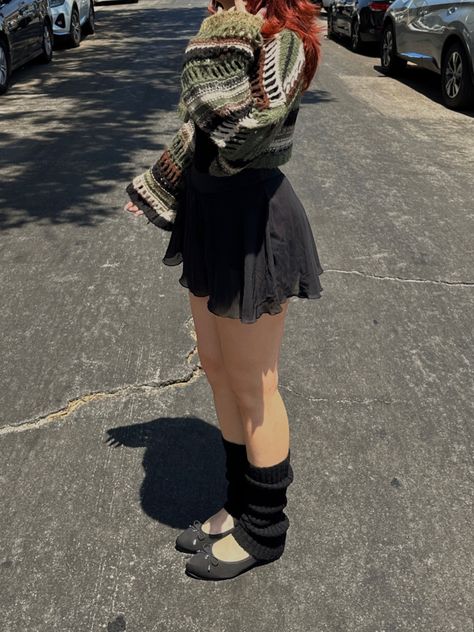 How To Style Long Green Skirt, Off The Shoulder Fall Outfit, Winter Fits With Skirts, Black Skirt Outfit Grunge, Skirt And Flannel Outfit, Heathers Aesthetic Outfit, Skater Skirt Outfit Aesthetic, 90s Fashion Aesthetic Vintage, Long Skirt Boots Outfit