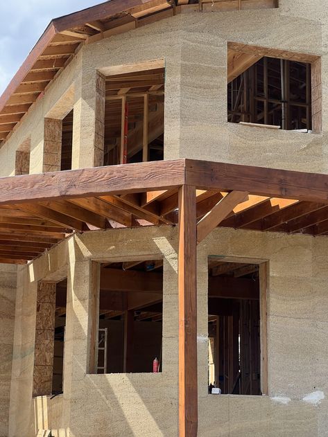 Spotlight: 3 New Hemp Houses in the USA — HempBuild Magazine Summer In Texas, Hemp House, American Clay, Urban Housing, Rammed Earth, Property Design, Earth Homes, Natural Building, Chelsea House