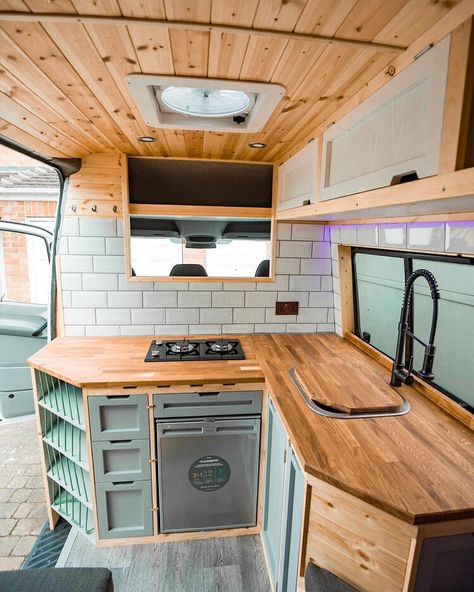 Creative Campervan Kitchen Ideas | Two Wandering Soles Caravan Vintage, Converted Vans, Kombi Motorhome, Kombi Home, Van Conversion Interior, Campervan Life, Build A Camper Van, Build A Camper, Van Life Diy