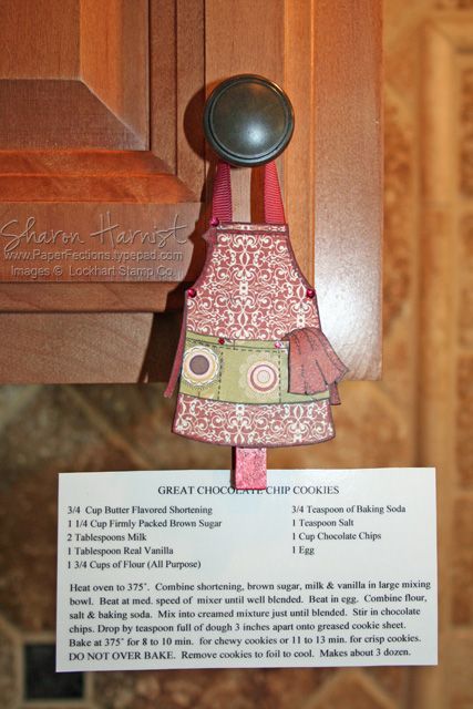 Diy Recipe Holder Ideas, Diy Recipe Holder, Recipe Holder Ideas, Recipe Holders Diy Ideas, Recipe Card Holders, Red Apron, Recipe Holder, Bazaar Crafts, Bazaar Ideas