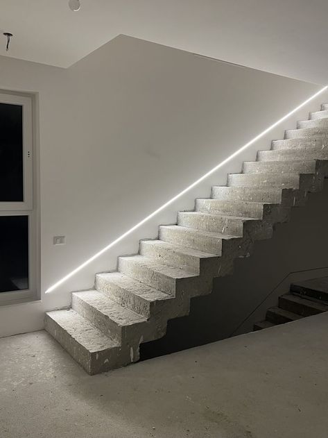 Led Light Staircase, Led Lights On Stairs, Modern Staircase Lighting, Stairs Lighting Ideas, Led Stairs, Led Staircase, Stair Lights Indoor, Staircase Lighting Ideas, Stair Design Architecture